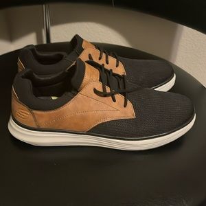Skechers Black/Tan Dress Sneakers (Size Men’s 10)